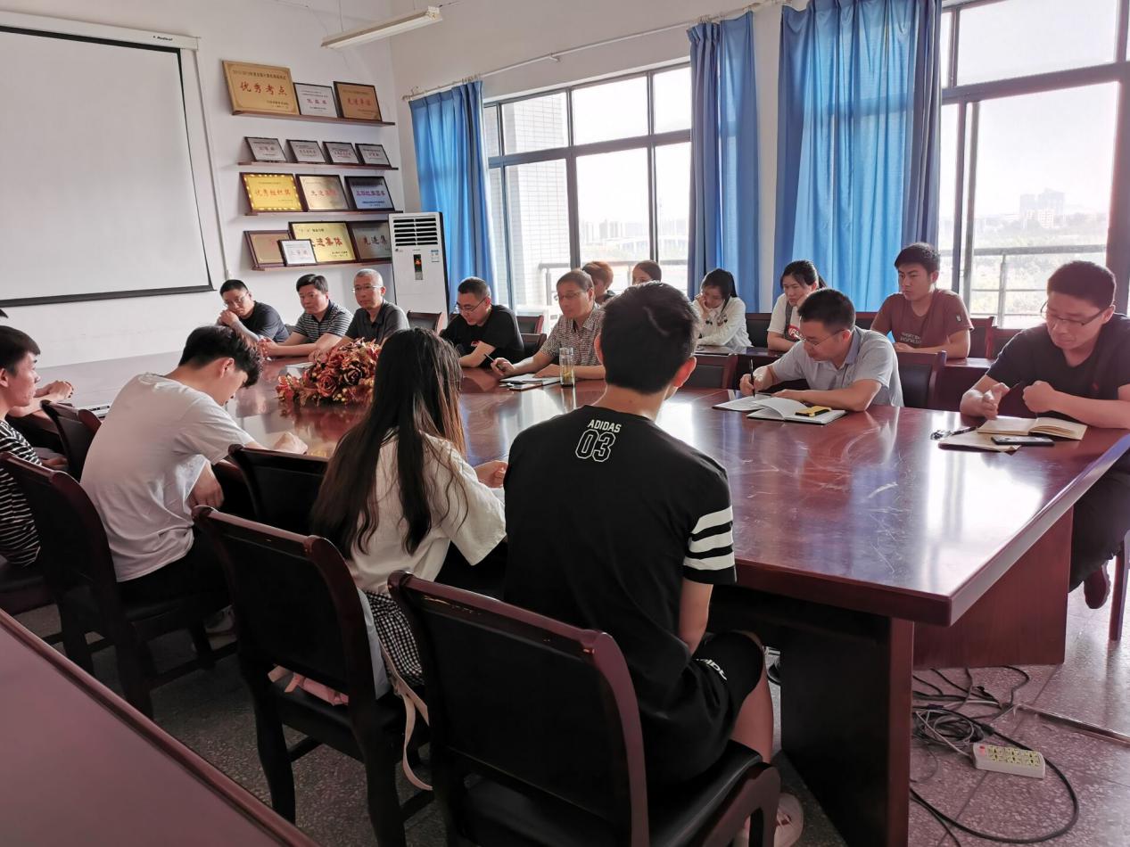 20190605毕业生座谈会.jpg