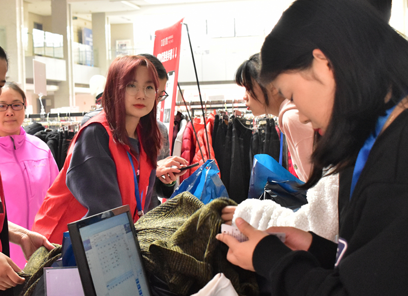 YLX 收银现场_副本2.jpg