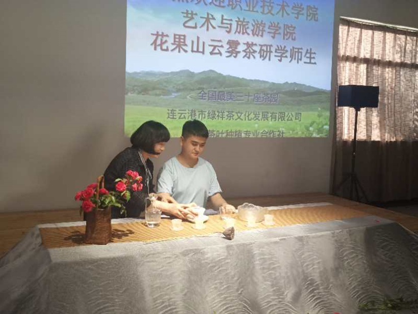 图1张义香老师现场指导学生_副本1.jpg 图1张义香老师现场指导学生_副本1.jpg