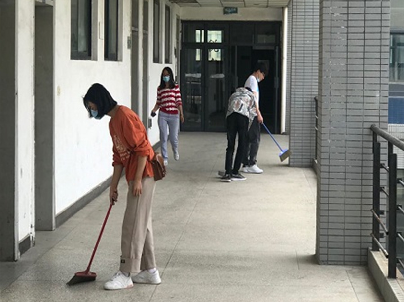3.一次教室大扫除_副本3.jpg 3.一次教室大扫除_副本3.jpg