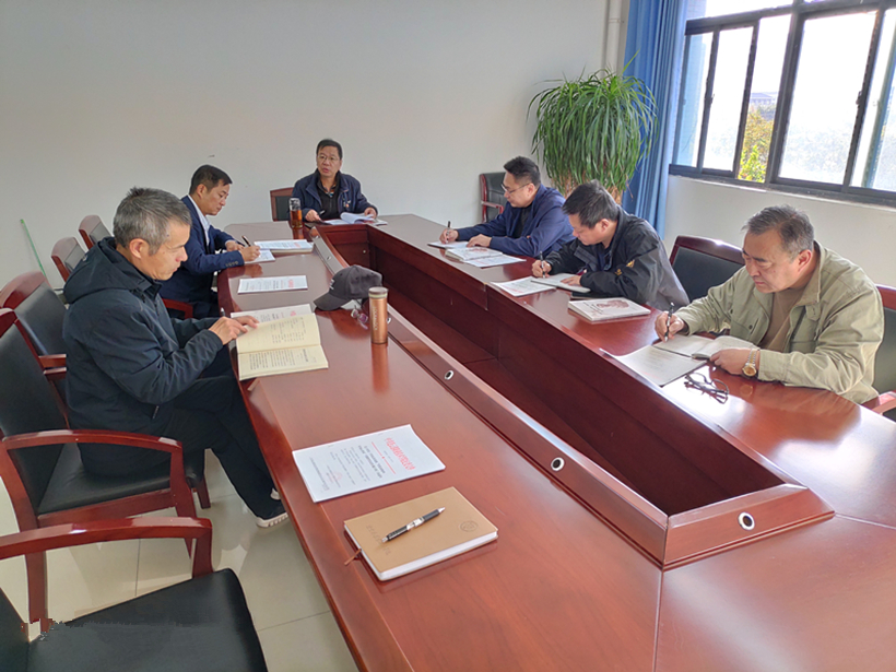 专题教育学习会照片2_副本1.jpg