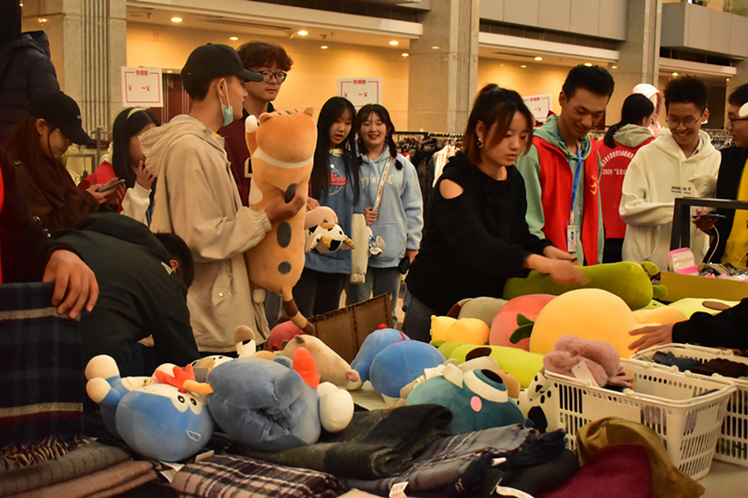 YLX 销售现场_副本1.jpg