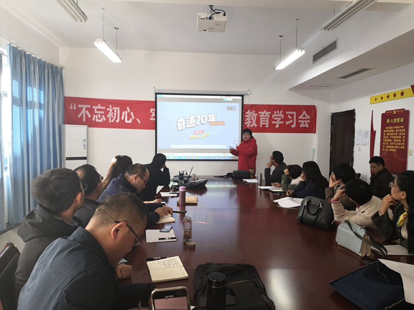 省高校优秀思政课示范巡讲团贾雯老师莅临思政部巡讲11-30-1_副本1.jpg